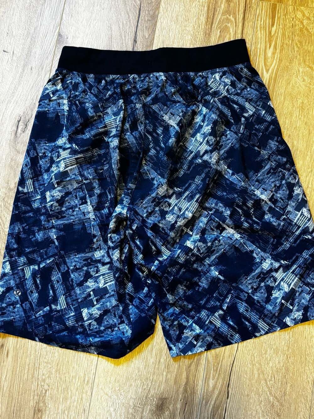 Lululemon Cityscape Print Athletic Shorts Size M - Picture 4 of 6